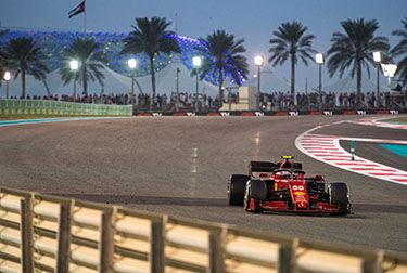 Scuderia Ferrari Mission Winnow’s 2021 season ended with a driver on the podium thanks to Carlos Sainz’s great third place and another third place for the team in the Constructors’ Championship standings.